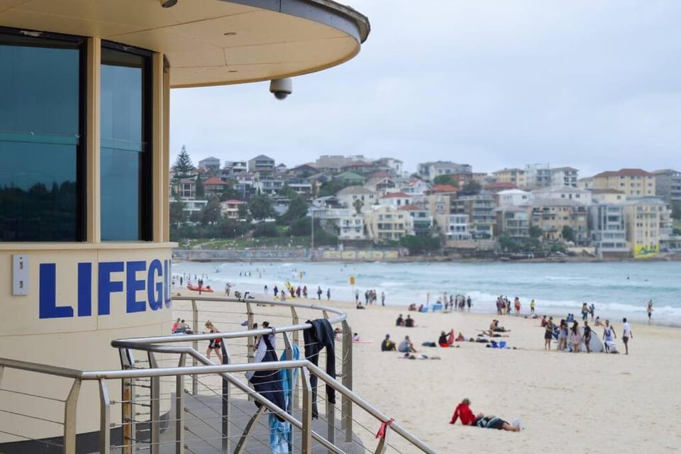 Prime Bondi Bch -Top Floor Sunny Renovated 1Br apt Apartment in Sydney