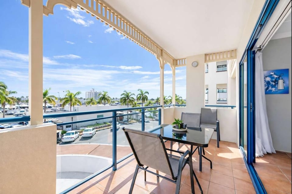 Patio, View (from property/room), Balcony/Terrace, Living room, Seating area, Dining area