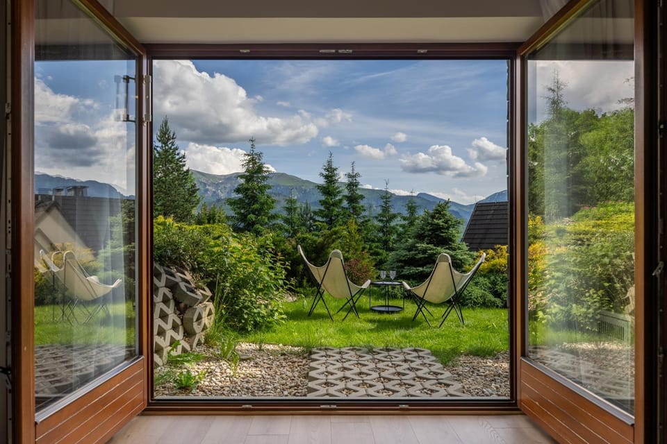 Spring, Day, Natural landscape, Garden, Balcony/Terrace, Garden view, Mountain view