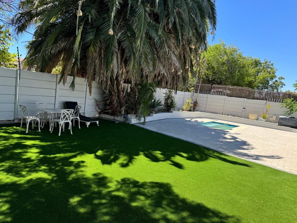 Canary Guest house Bed and Breakfast in Cape Town