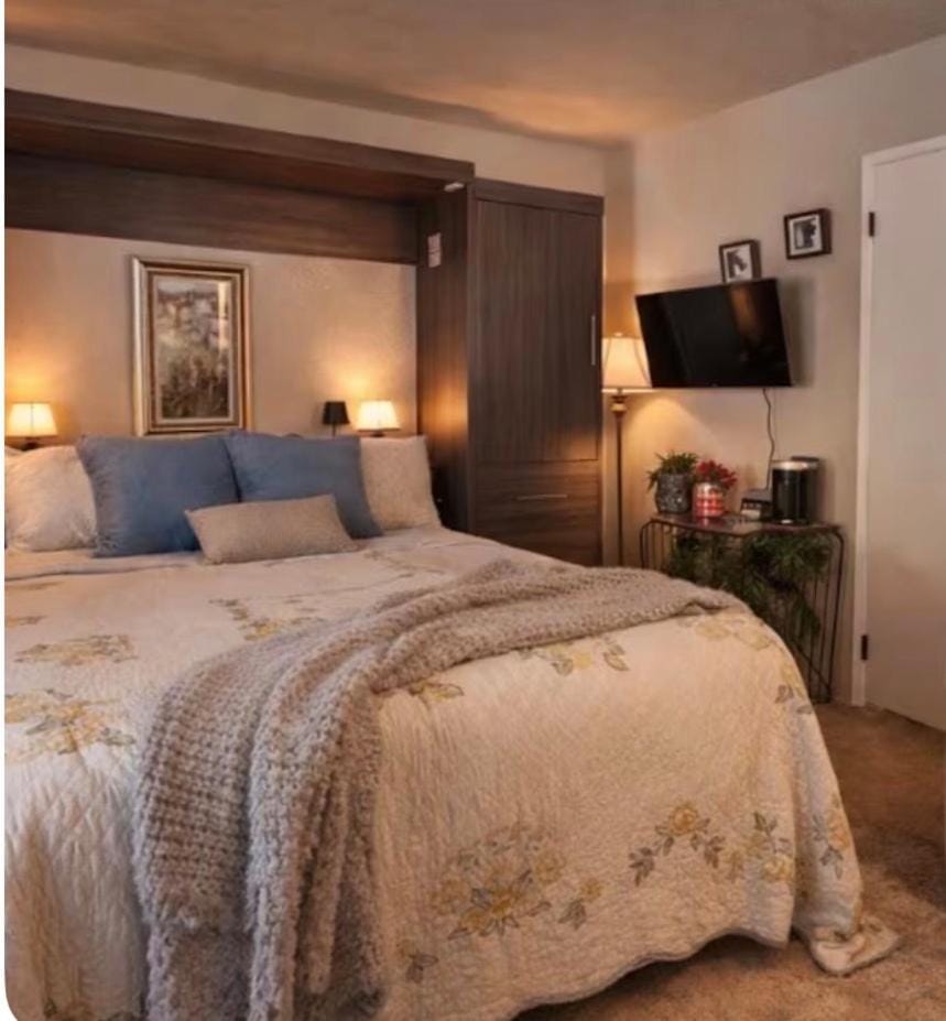 Bed, Bedroom