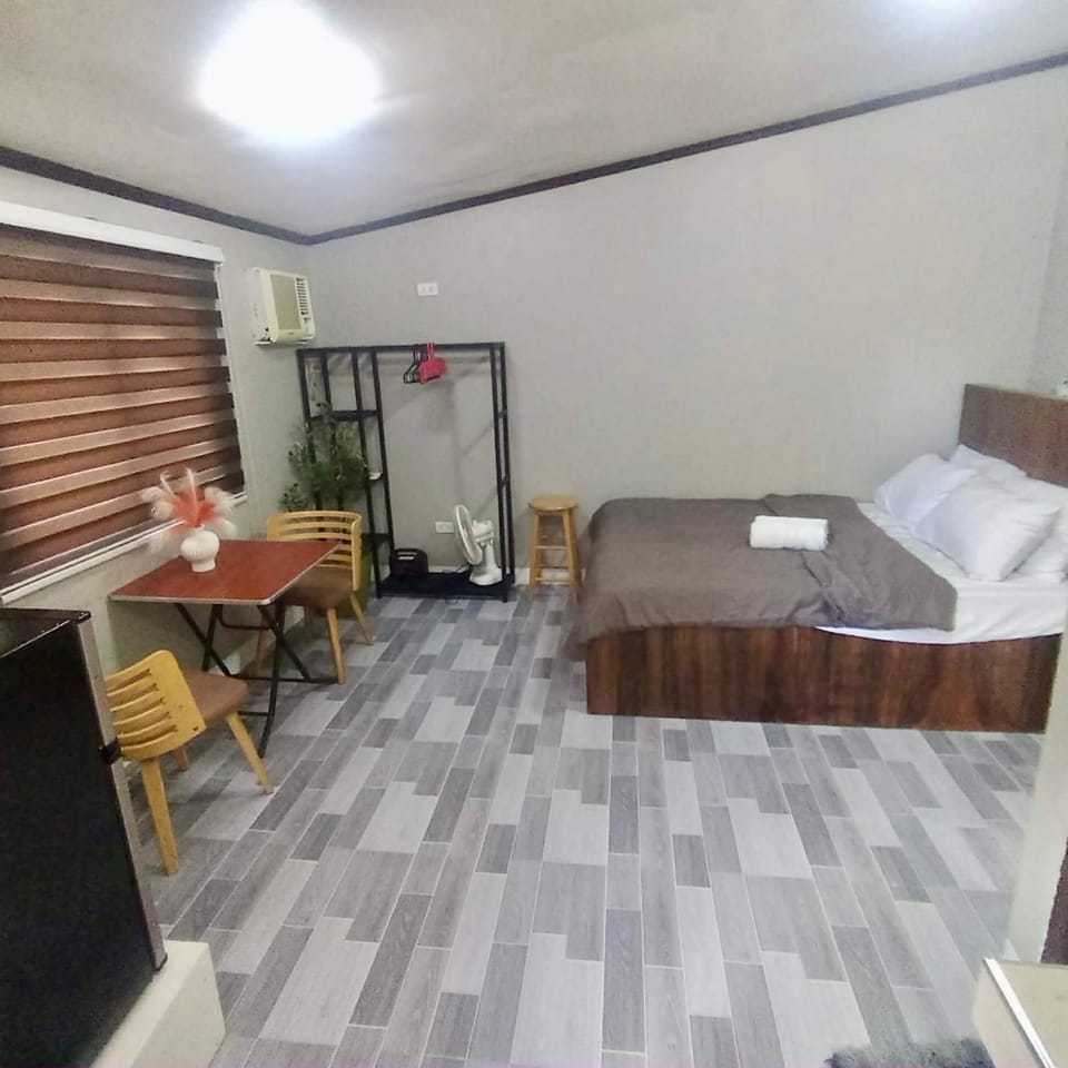 Bed, Seating area, Bedroom