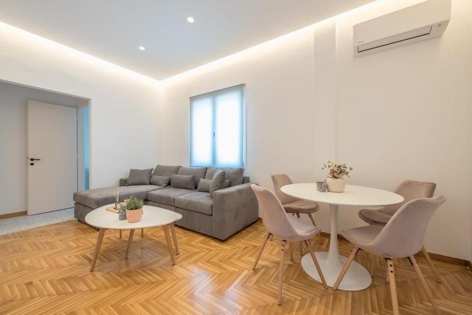 Seating area, Dining area, air conditioner