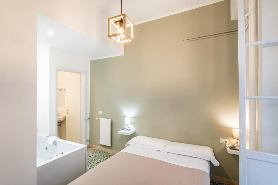 Hot Tub, Bedroom