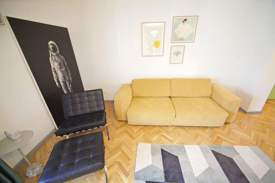 Urban Old Town Studio Apartment in Bucharest