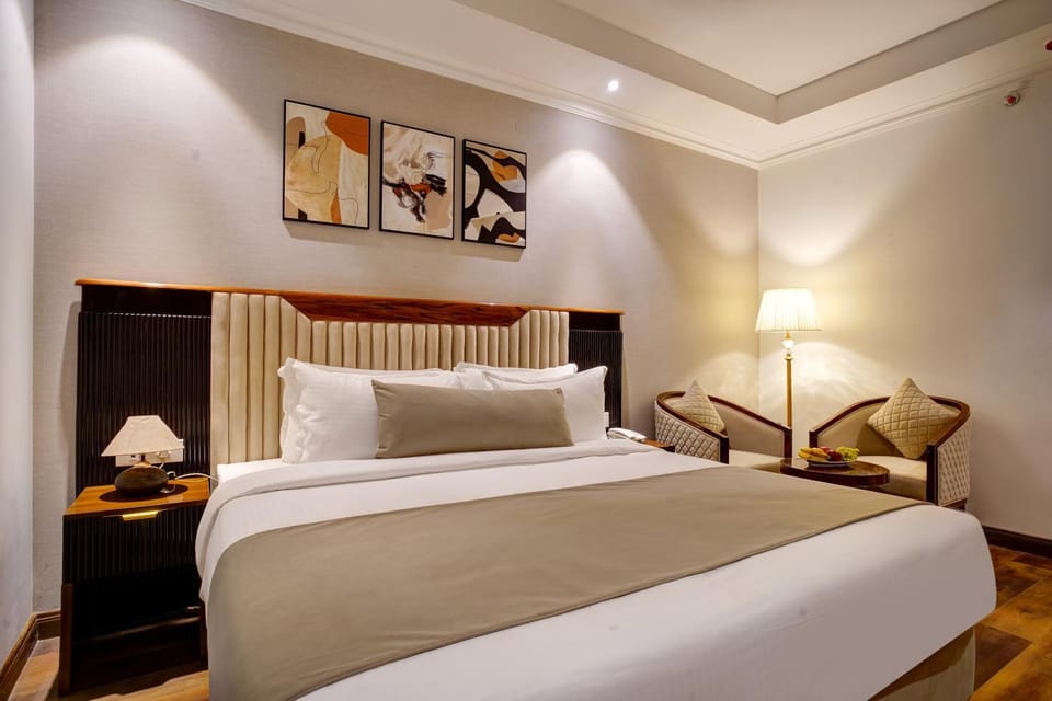 Photo of the whole room, Bedroom