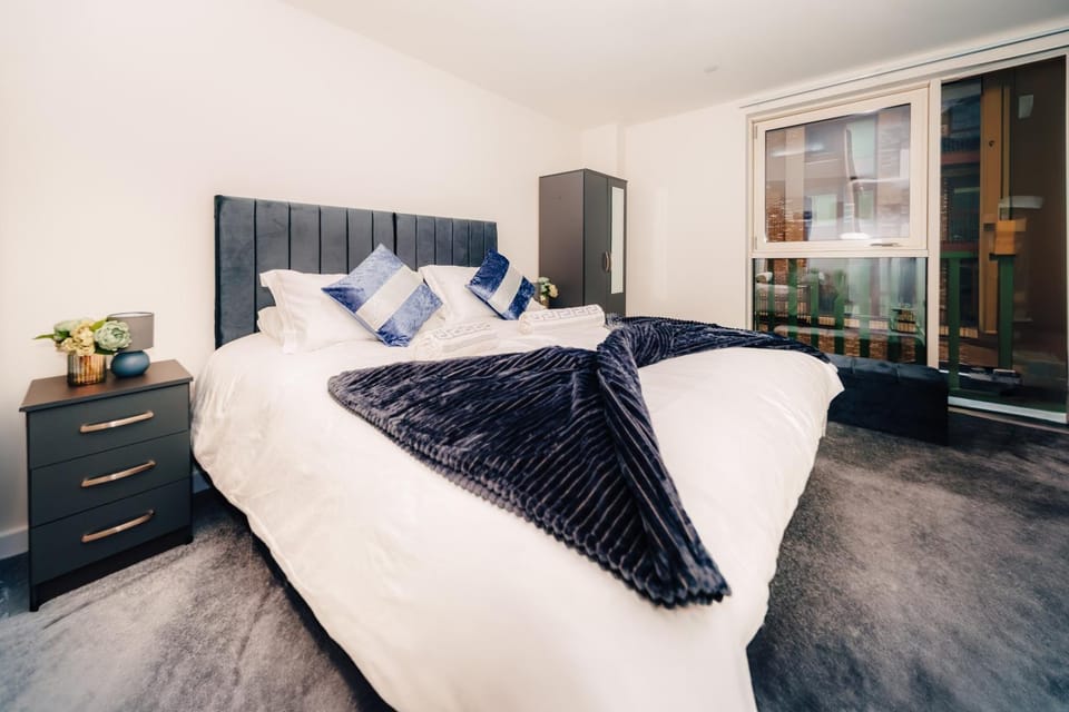 LUX 3BDR Riverside Duplex Mansionette By LCY & ExCeL I 20mins to Central London Apartment in London