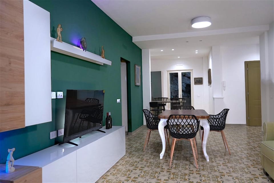 TV and multimedia, Living room, Seating area, internet