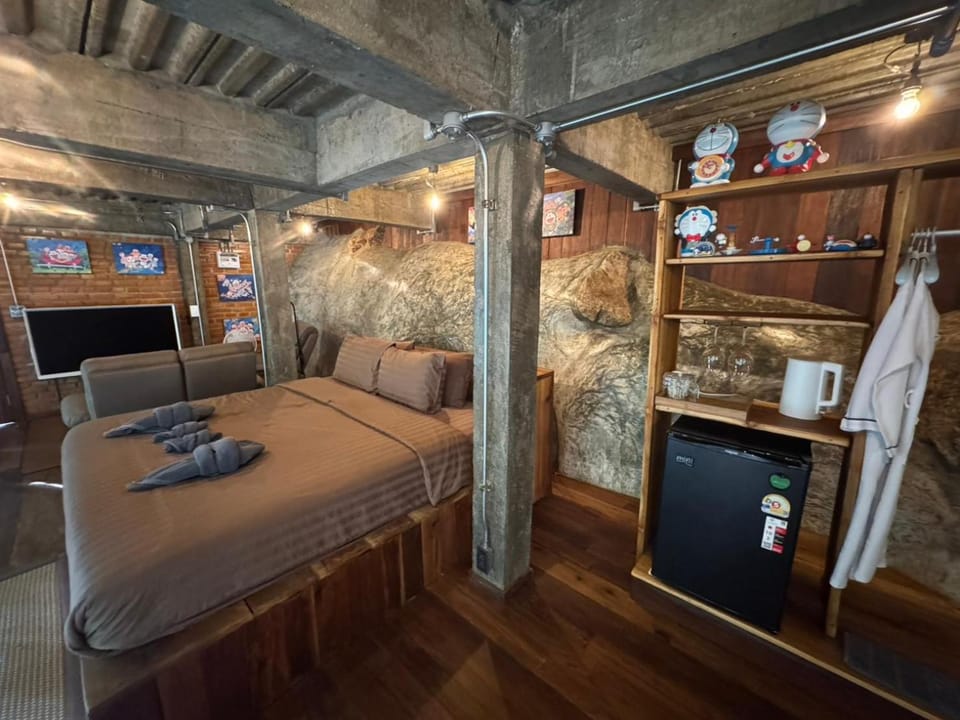 Bed, minibar