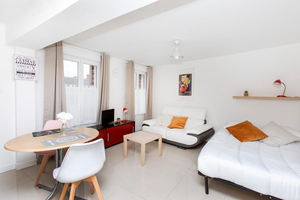 Bed, Living room