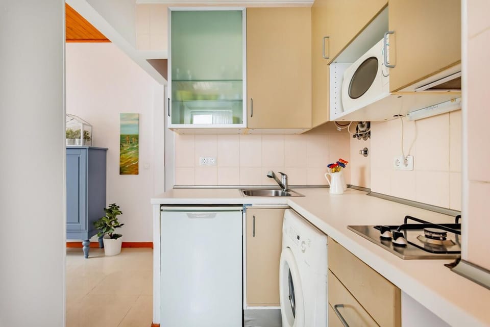 1BR Apartment - Downtown Lisbon Chiado Apartment in Lisbon