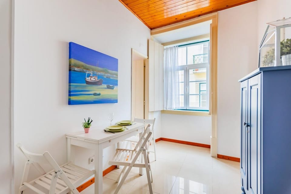 1BR Apartment - Downtown Lisbon Chiado Apartment in Lisbon