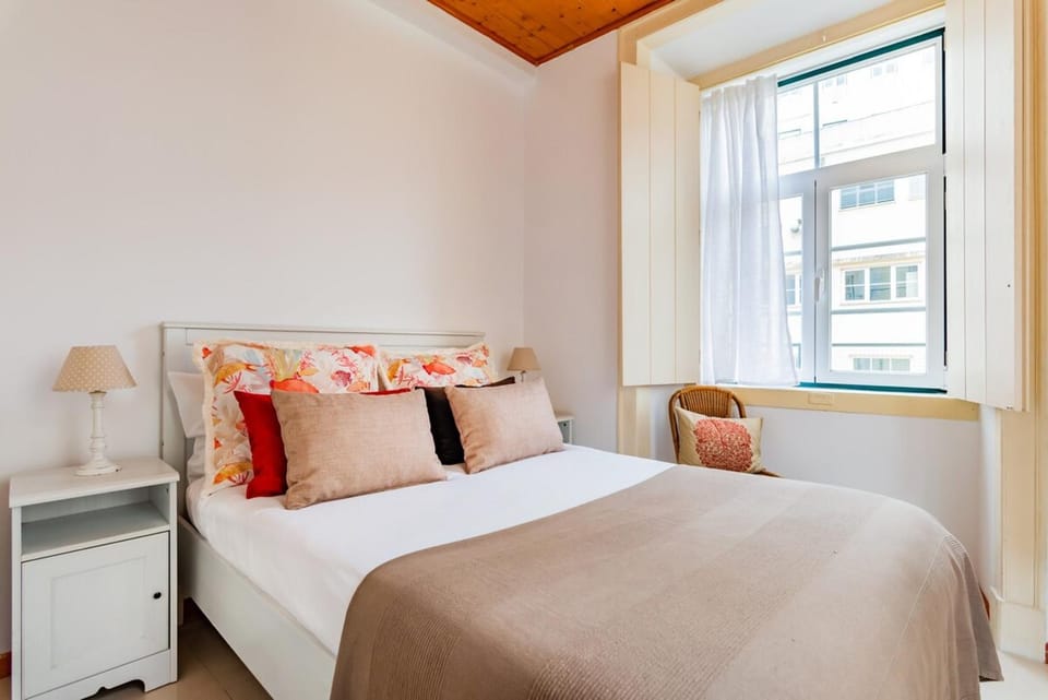 1BR Apartment - Downtown Lisbon Chiado Apartment in Lisbon