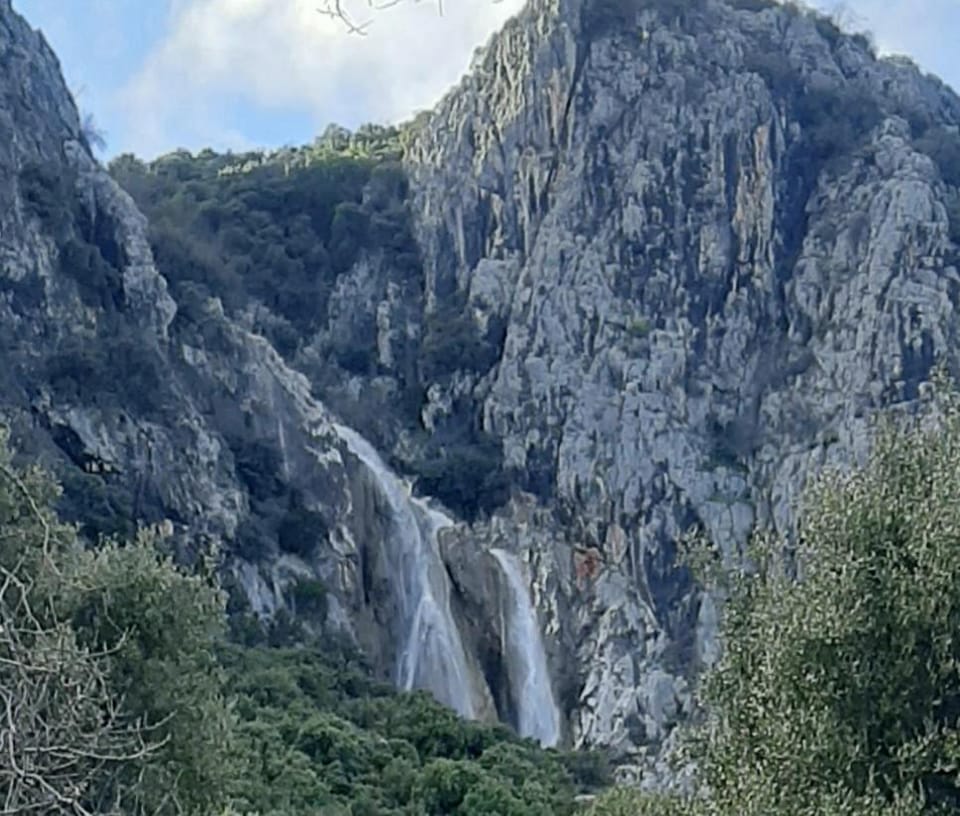 Nearby landmark, Natural landscape, Mountain view