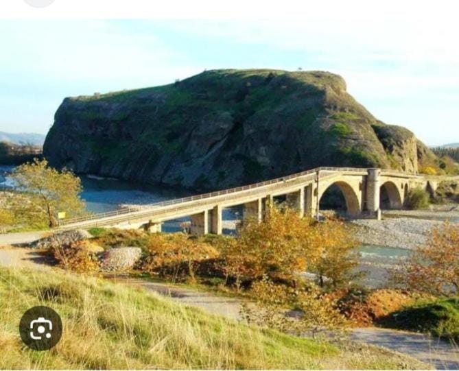 Nearby landmark, Neighbourhood, Natural landscape
