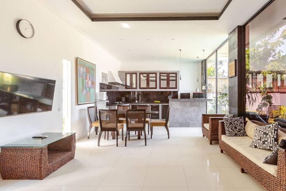 Communal lounge/ TV room, Living room, Seating area, Dining area