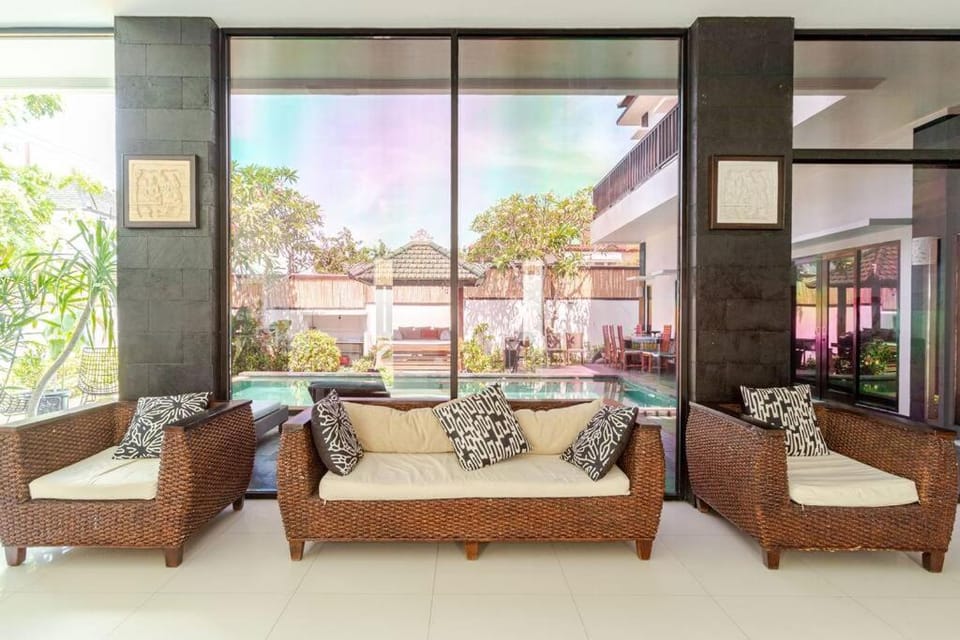 Day, Seating area
