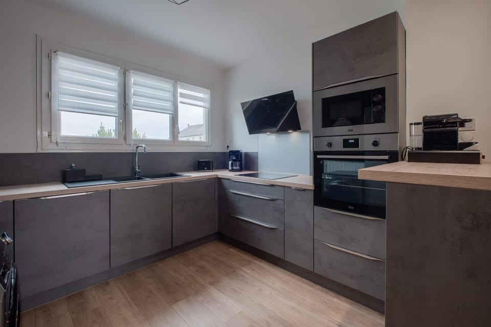 Le Solférino - Balcon - Parking - Wifi Apartment in Laval