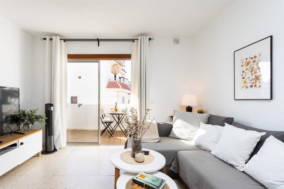 Home2Book Las Américas Escape, Pool & Terrace Apartment in Playa de las Americas