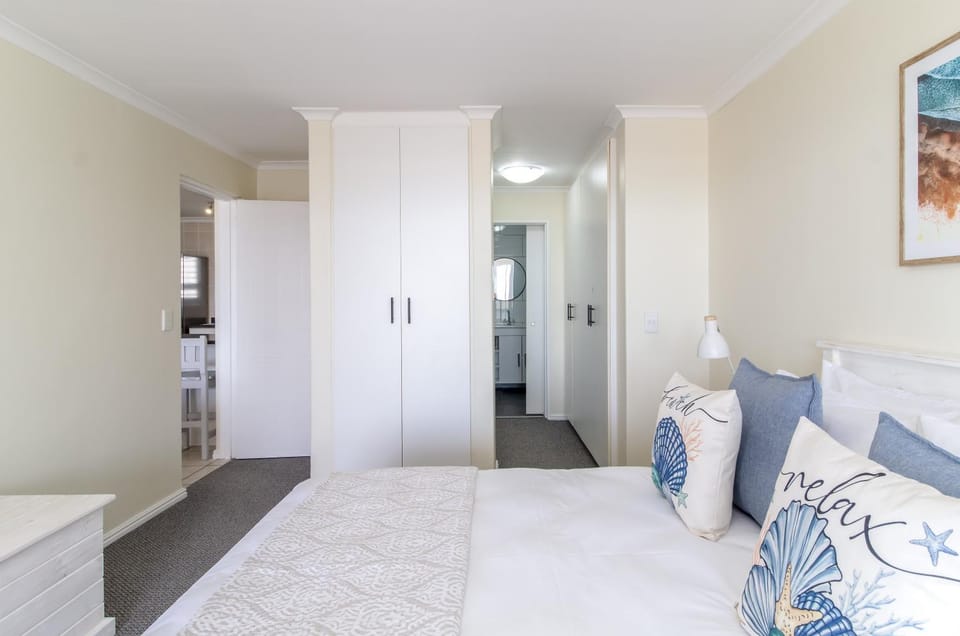 Sun and Surf Dolphin Ridge Apartment in Cape Town