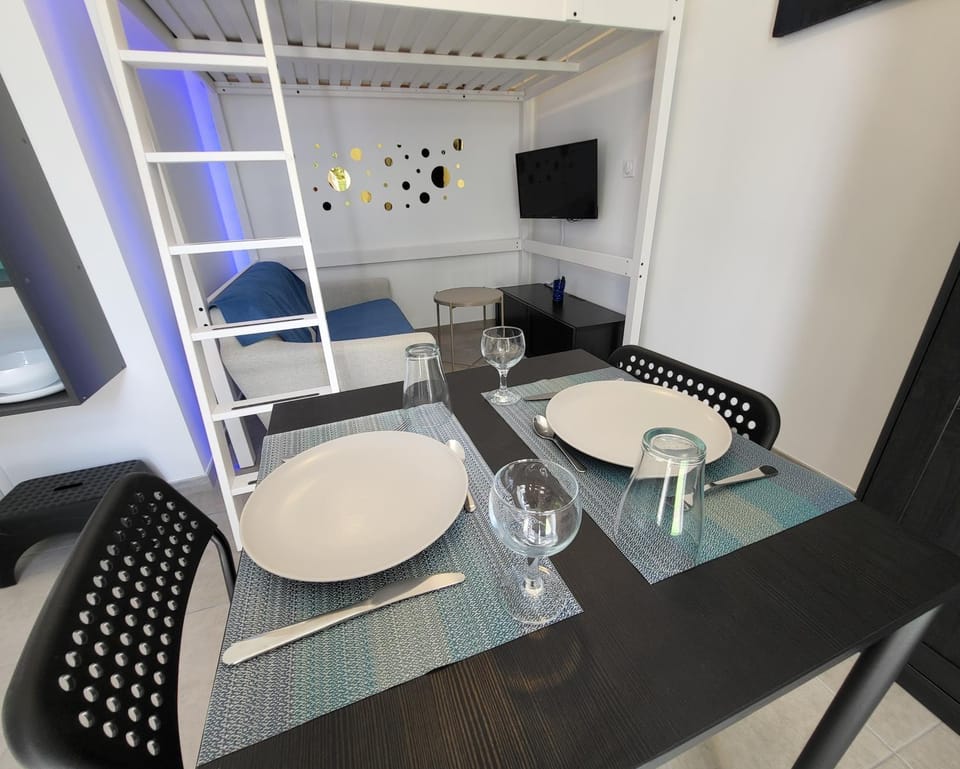 TV and multimedia, Dining area