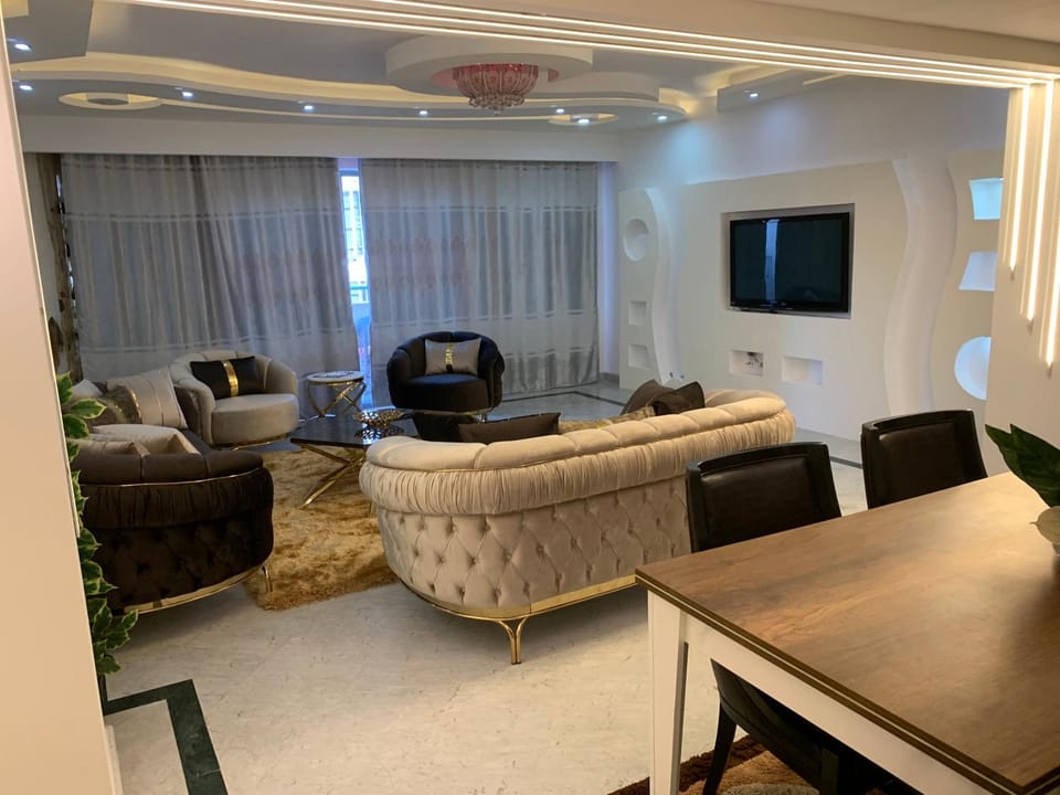 Communal lounge/ TV room, TV and multimedia, Living room, Seating area