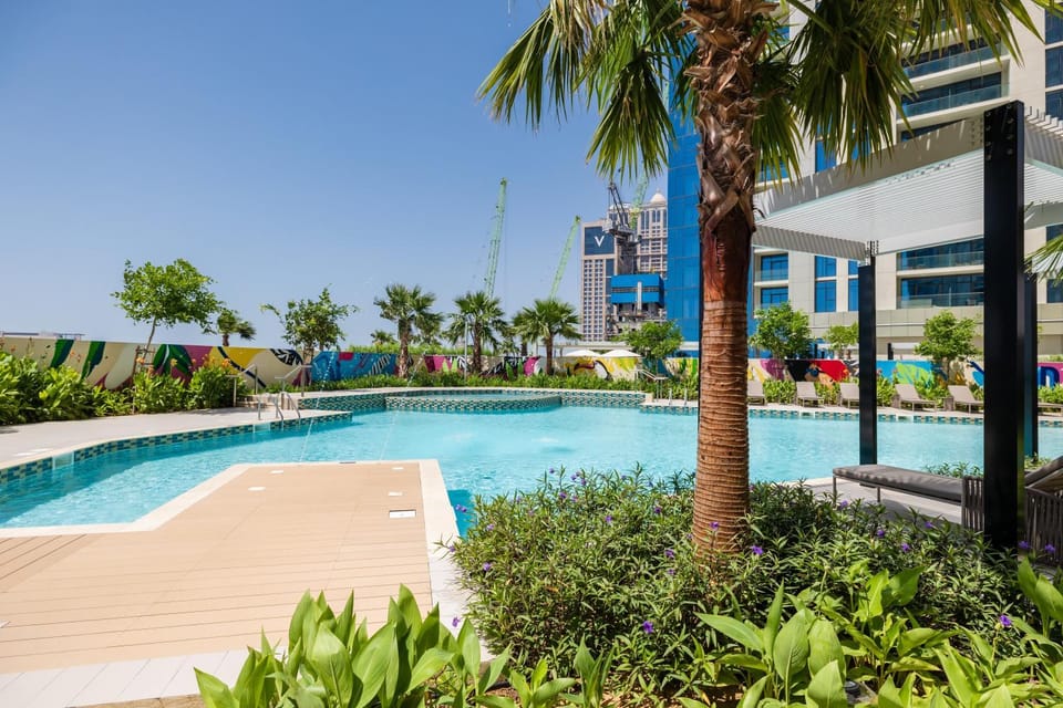 Day, Swimming pool