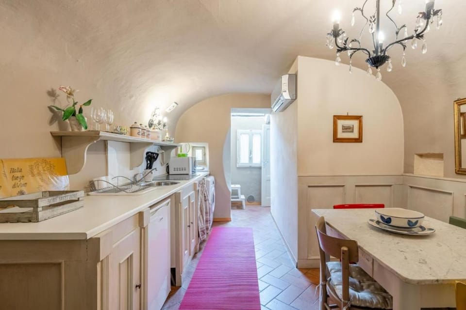 Day, Living room, Seating area, Dining area, kitchen