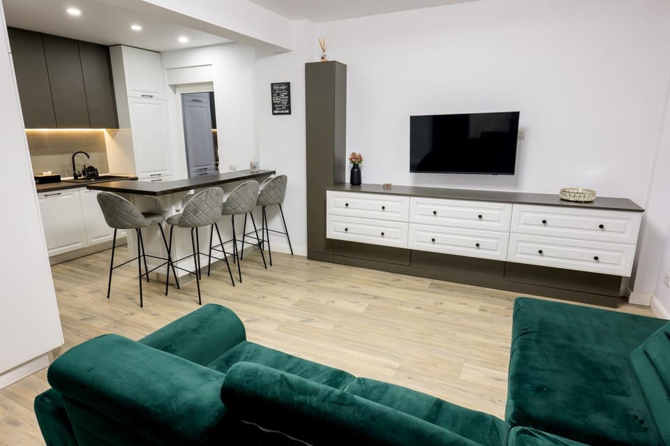 Communal lounge/ TV room, TV and multimedia, Kitchen or kitchenette, Living room, Seating area, Dining area, Evening entertainment