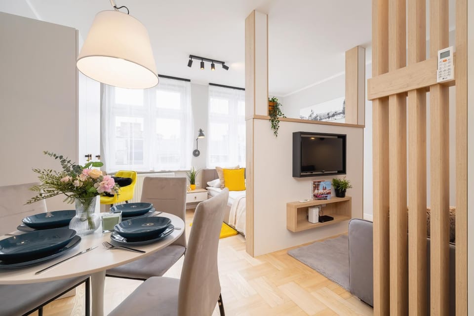 Kitchen or kitchenette, Seating area, Dining area