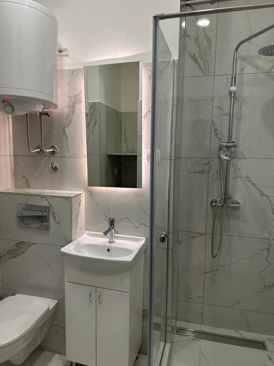 Shower, Toilet, Bathroom, towels