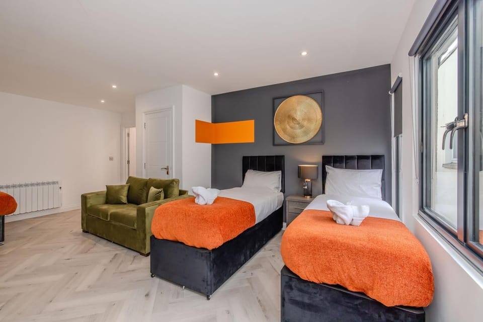 Beachside 1-Bedroom with Balcony Apartment in Hove