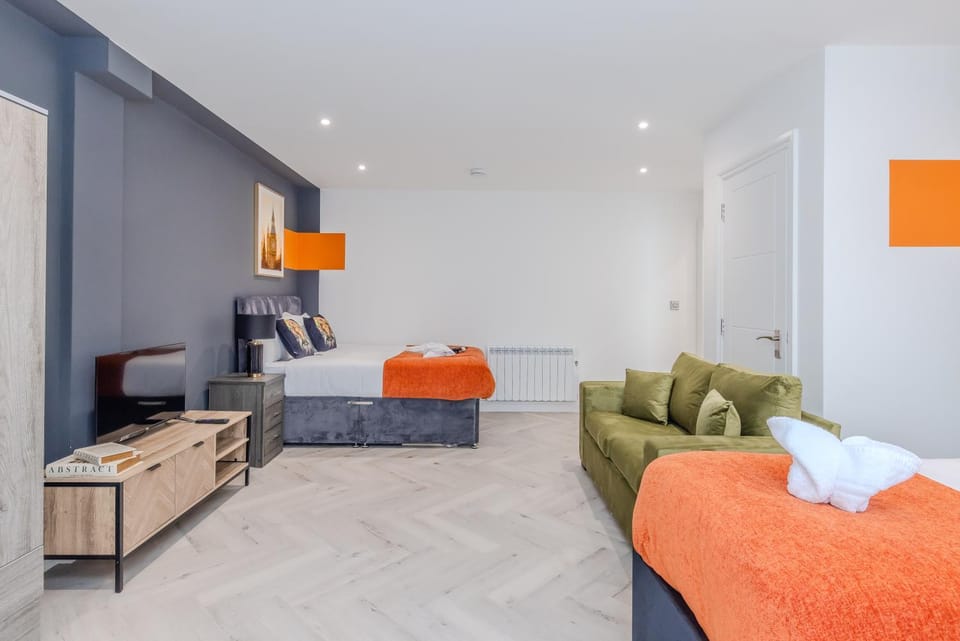Beachside 1-Bedroom with Balcony Apartment in Hove