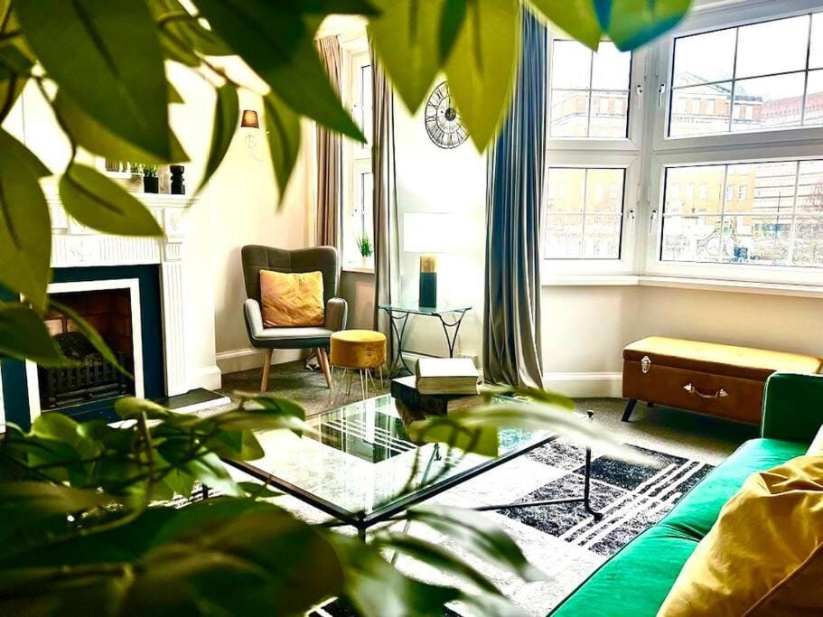 Meadows Court - Celeste Living Group - Mansion Style Apt Apartment in Birmingham