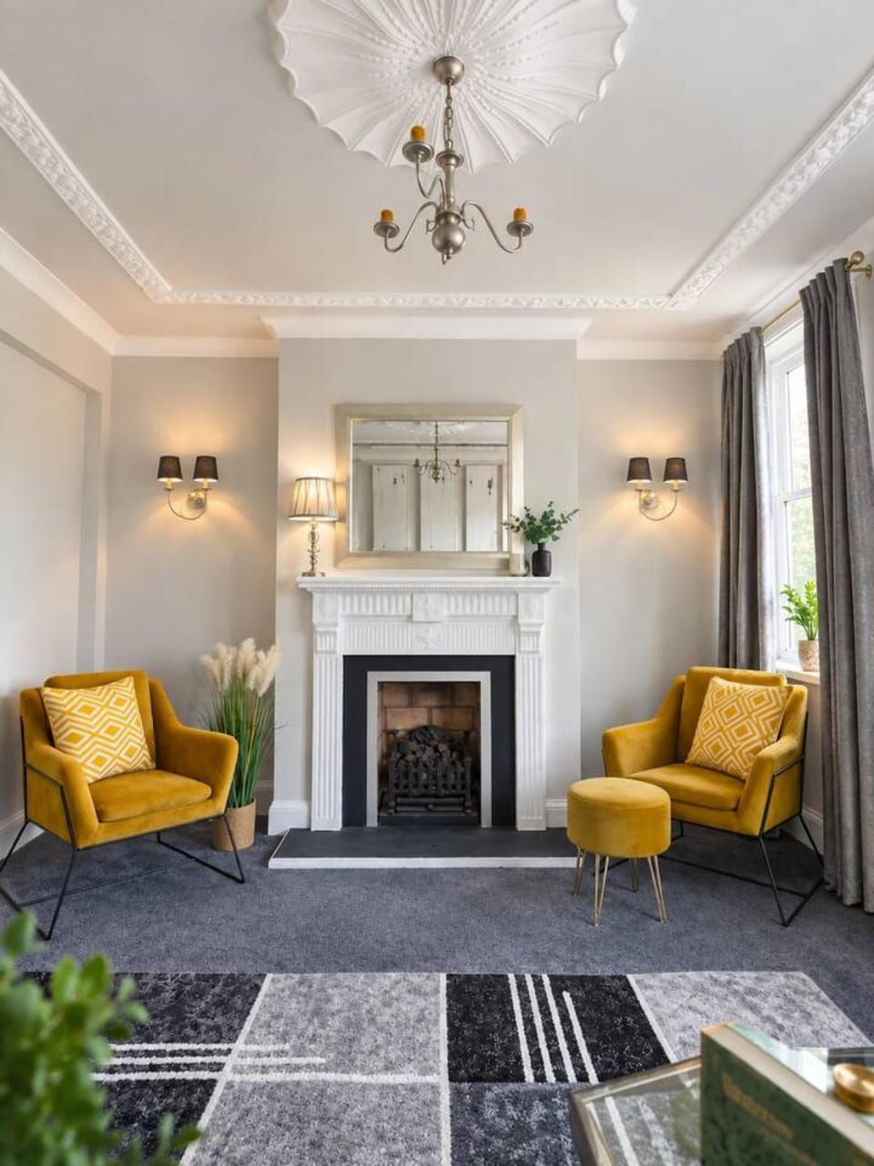 Communal lounge/ TV room