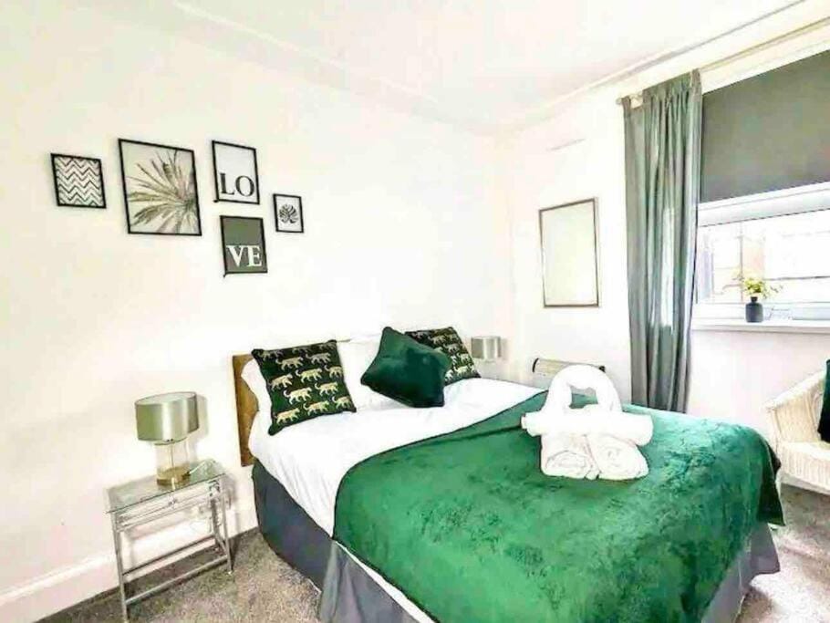 Meadows Court - Celeste Living Group - Mansion Style Apt Apartment in Birmingham