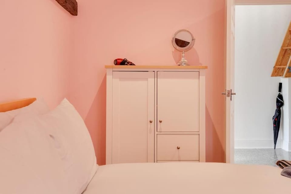 Bedroom, wardrobe