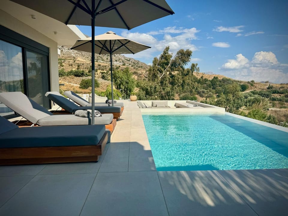 Day, Natural landscape, View (from property/room), Balcony/Terrace, Seating area, Mountain view, Swimming pool