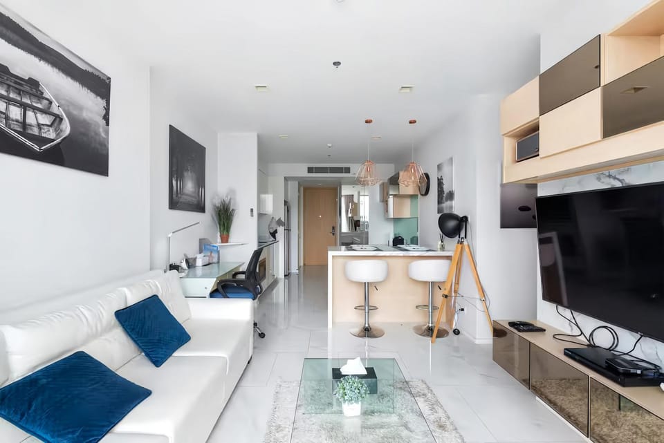 TV and multimedia, Living room, Seating area, Dining area
