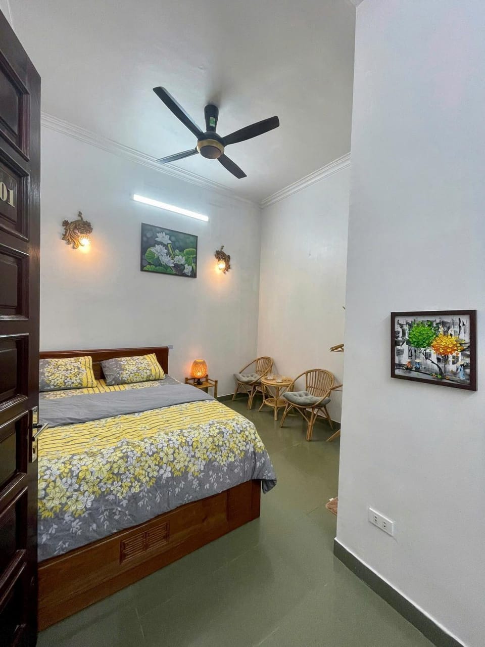Photo of the whole room