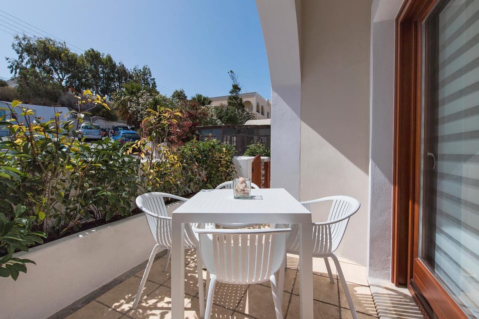 Property building, View (from property/room), Balcony/Terrace, Balcony/Terrace, Sea view, Street view