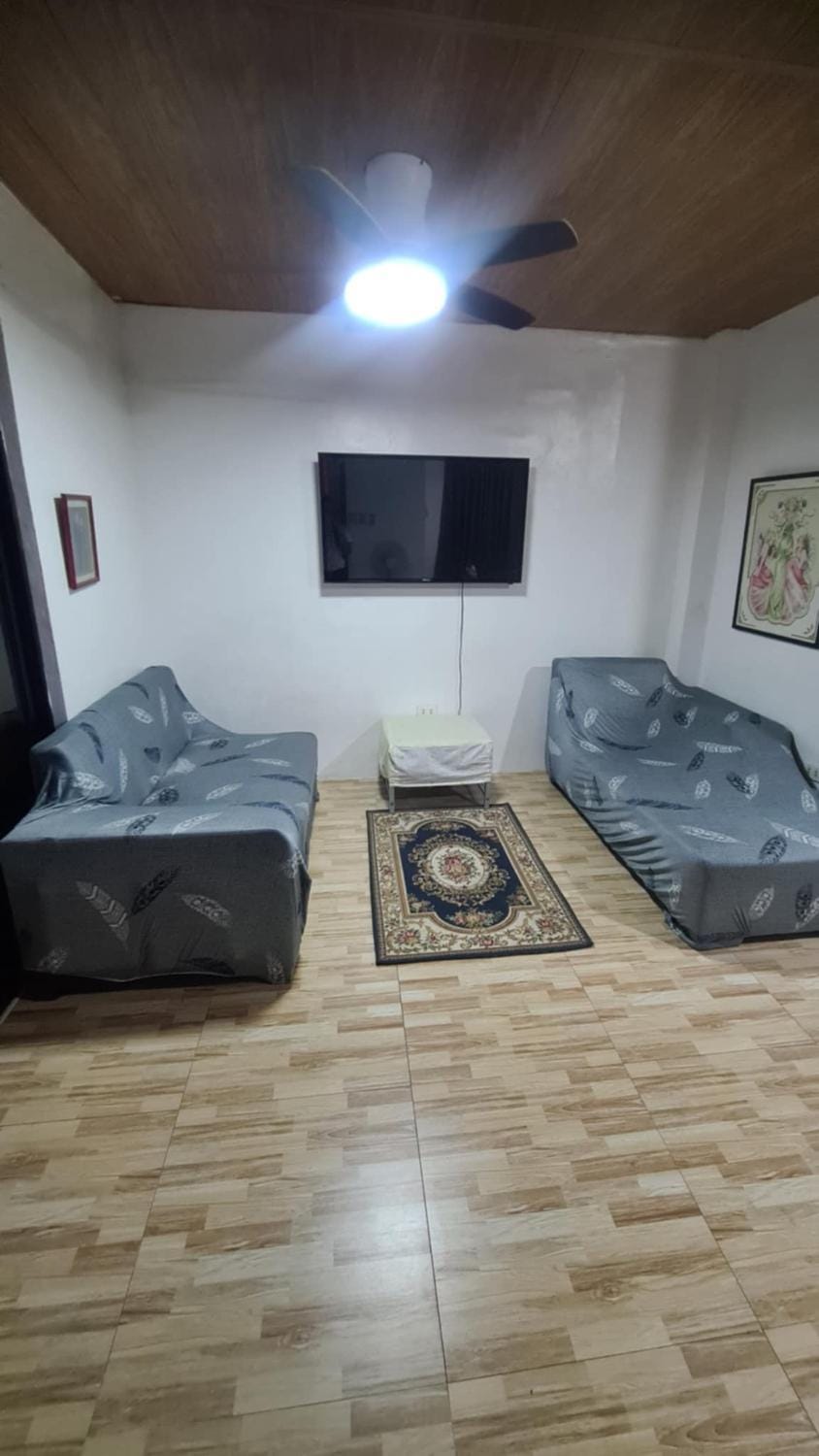 Communal lounge/ TV room, TV and multimedia, Living room, Seating area, Evening entertainment