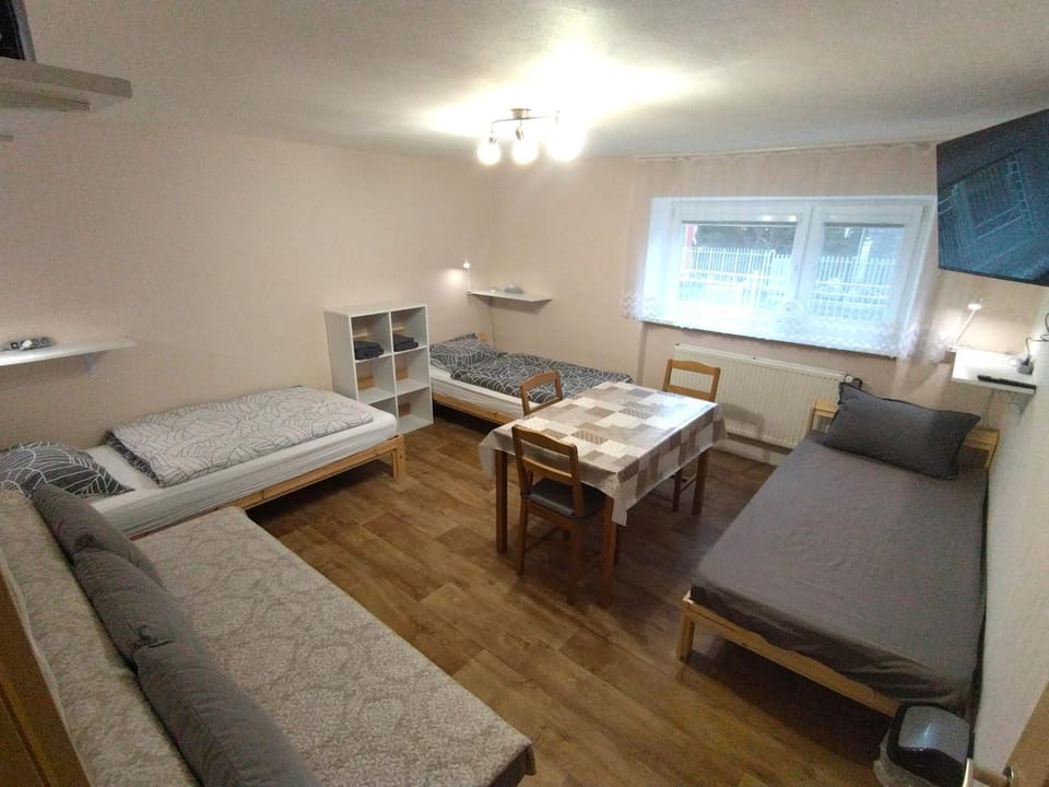 TV and multimedia, Photo of the whole room, Seating area, Bedroom