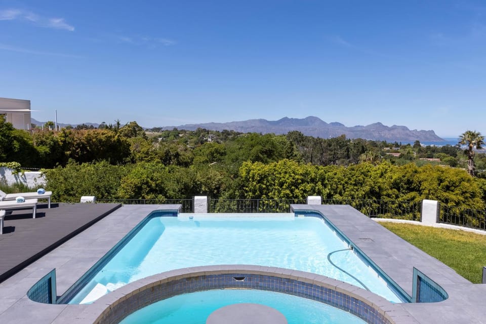Mountain view, Pool view, Swimming pool, Swimming pool, sunbed