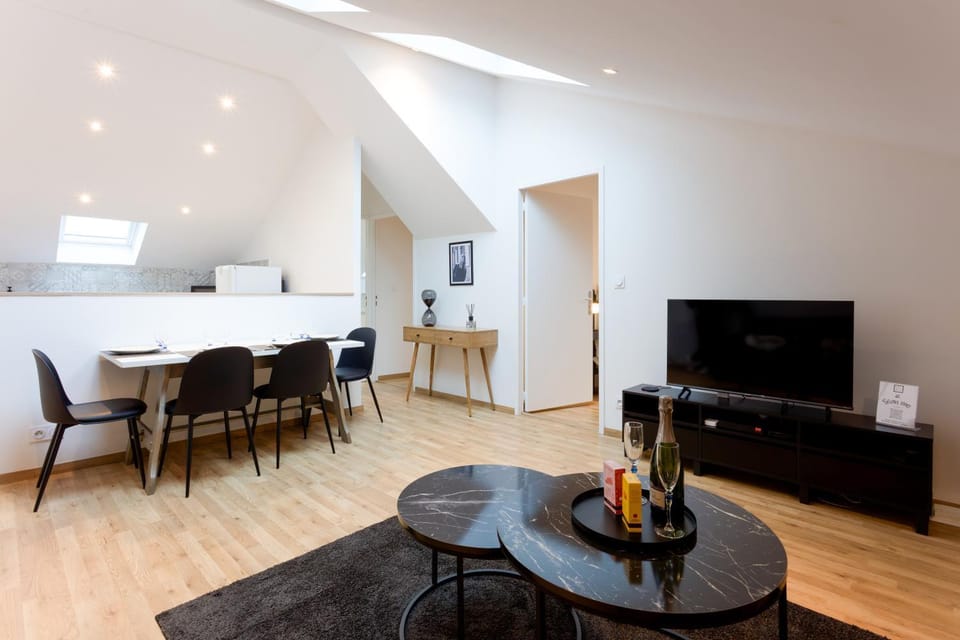 Living room, Dining area