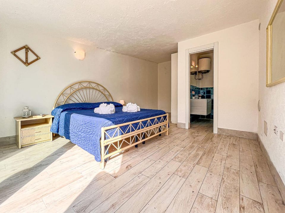 Bed, Photo of the whole room, Bedroom, towels, wardrobe