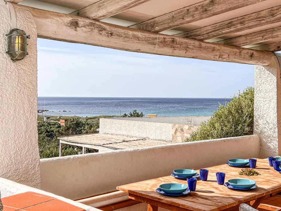 Patio, Day, Natural landscape, View (from property/room), Balcony/Terrace, Seating area, Dining area, Beach, Sea view