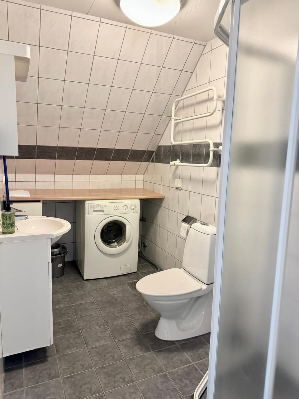Bathroom, washing machine