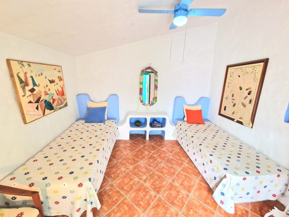 Bed, Photo of the whole room, Decorative detail, Bedroom