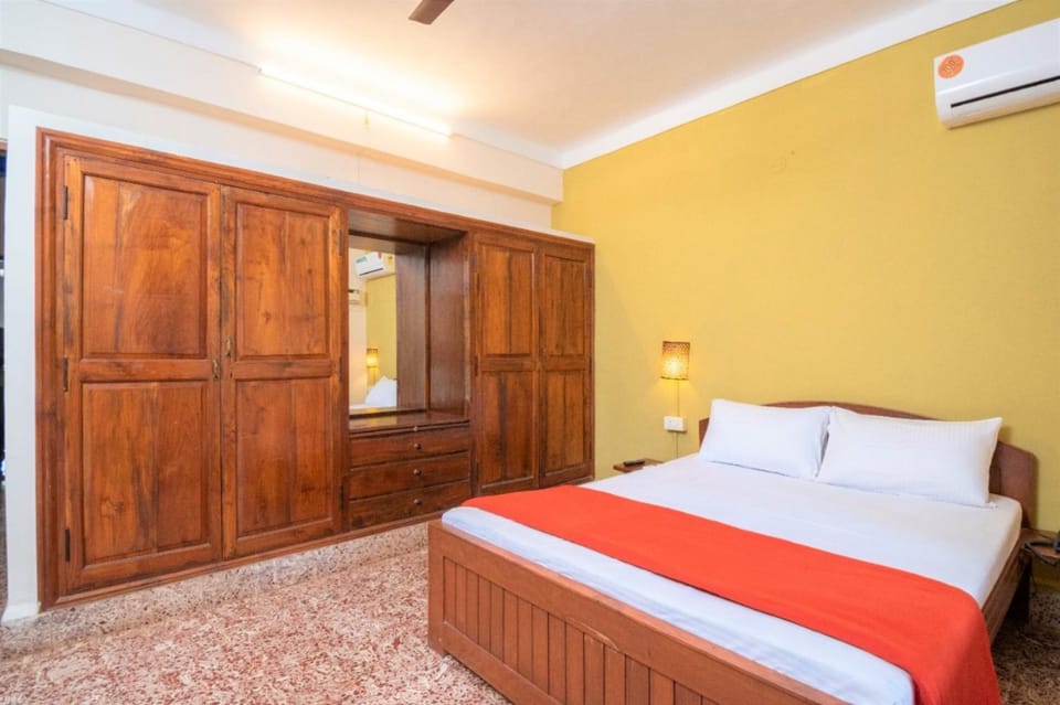 Bed, Bedroom, wardrobe, air conditioner